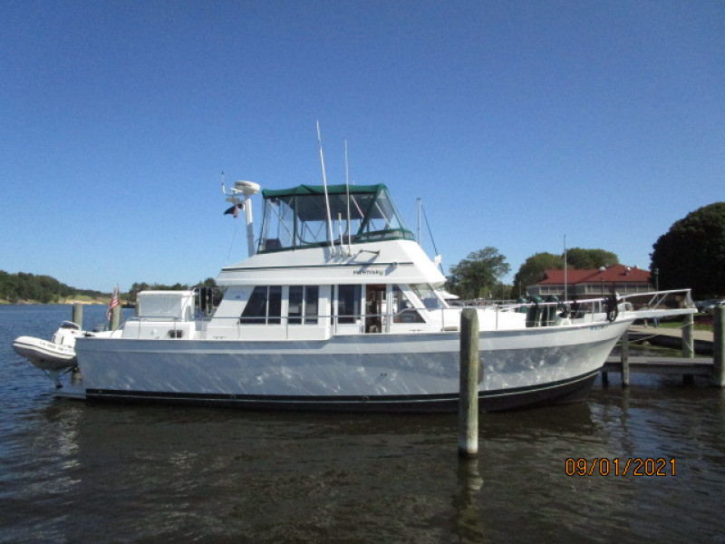 43' Mainship starboard profile