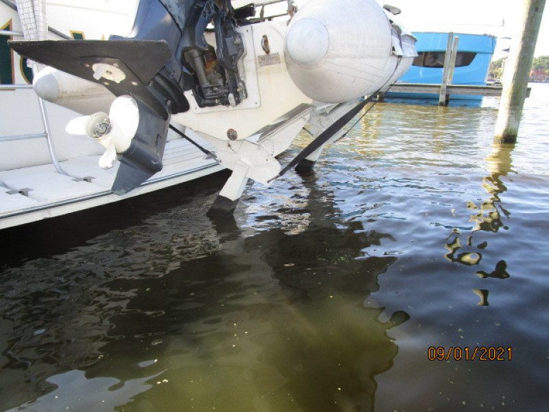 43' Mainship Freedom Lift