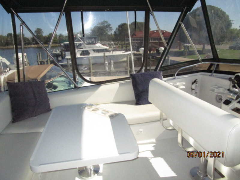 43' Mainship flybridge port