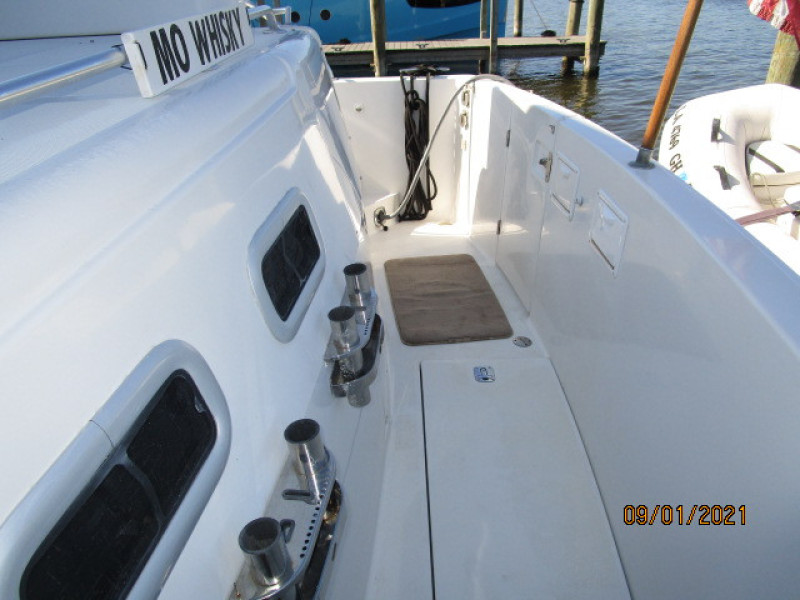 43' Mainship aftdeck starboard