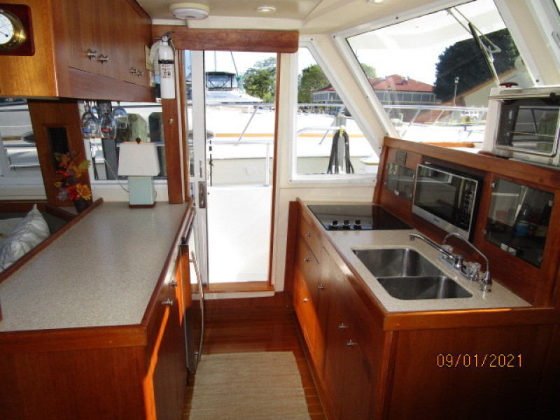 43' Mainship galley2
