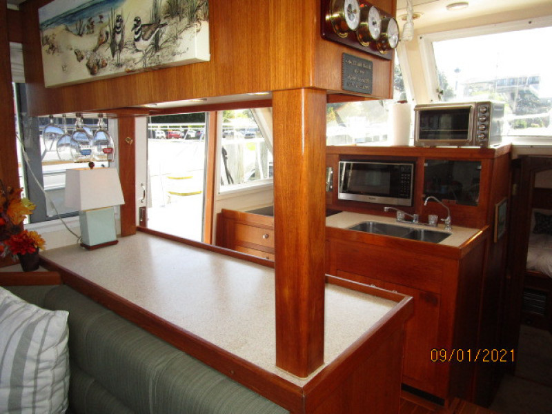 43' Mainship galley1
