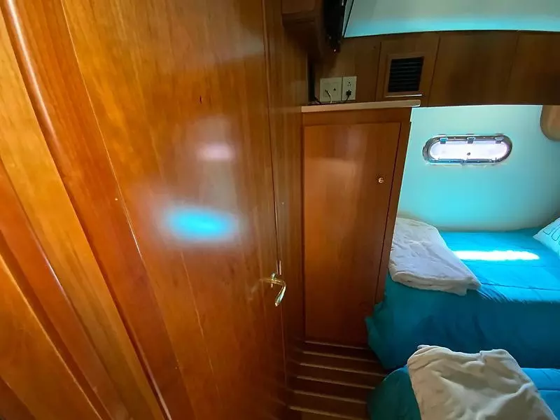 2000 Tiara Yachts 5200 Express