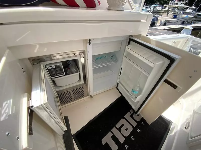 2000 Tiara Yachts 5200 Express