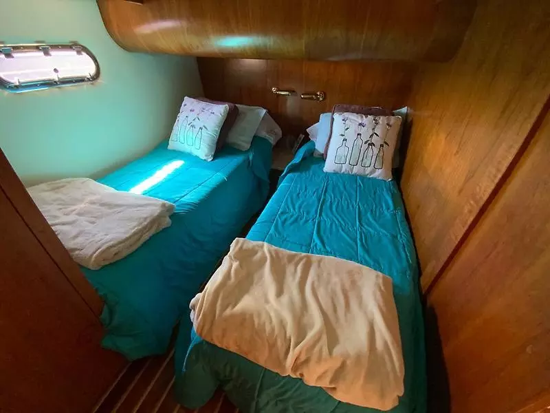 2000 Tiara Yachts 5200 Express