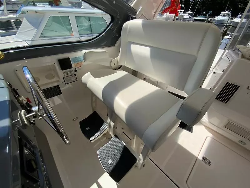 2000 Tiara Yachts 5200 Express