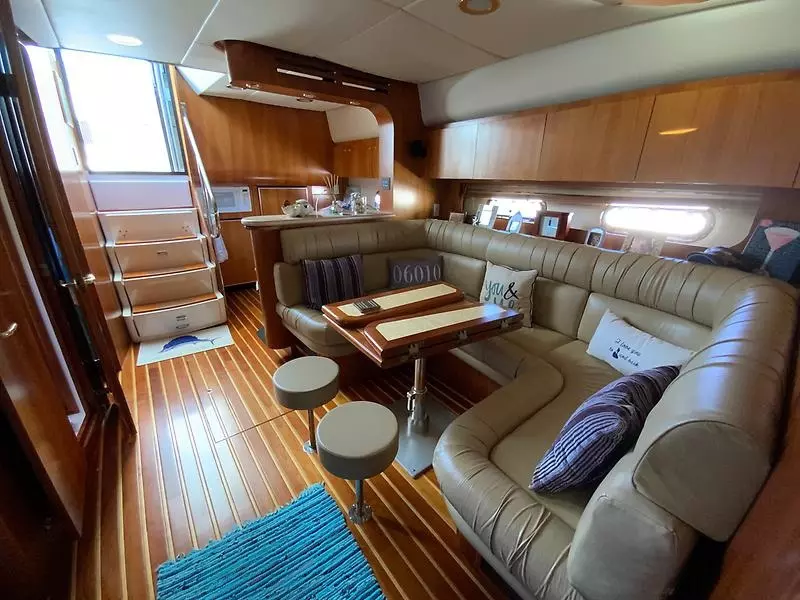 2000 Tiara Yachts 5200 Express