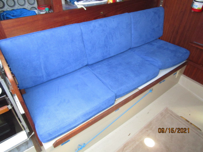 31' Cal salon port seating 