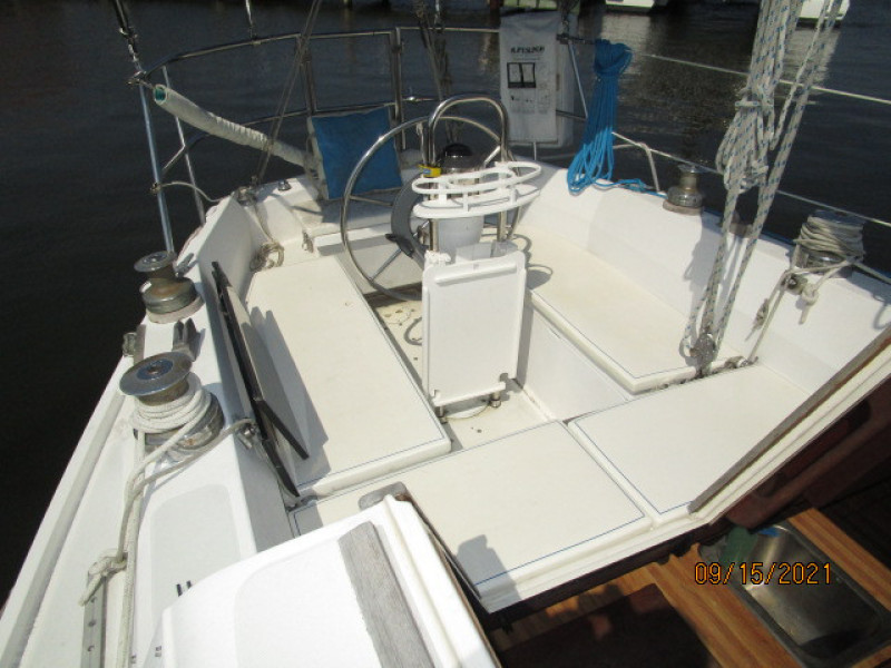 31' Cal cockpit aft2