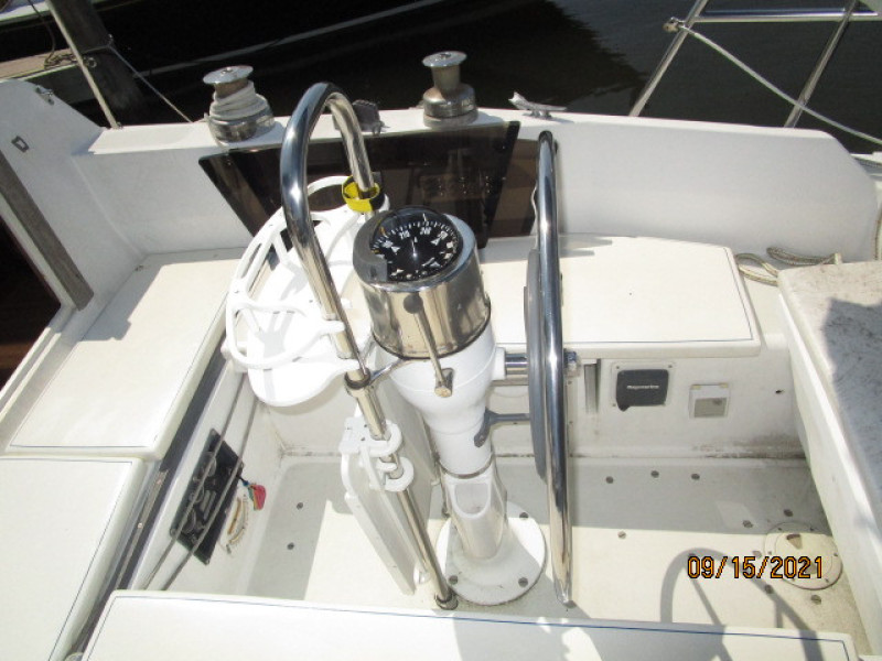 31' Cal cockpit starboard