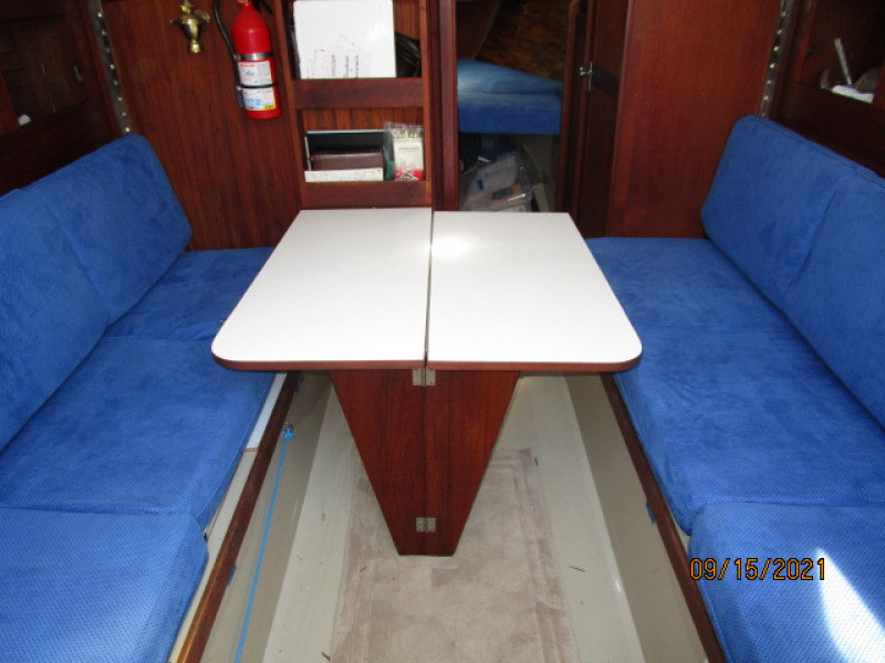 31' Cal salon table2