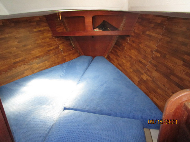 31' Cal stateroom