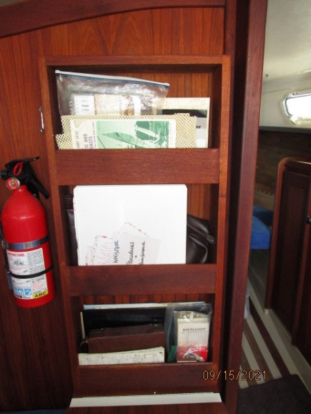 31' Cal salon forward shelf