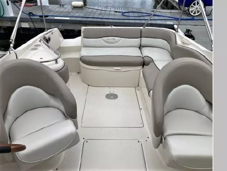 2004 Sea Ray 240 Sundeck