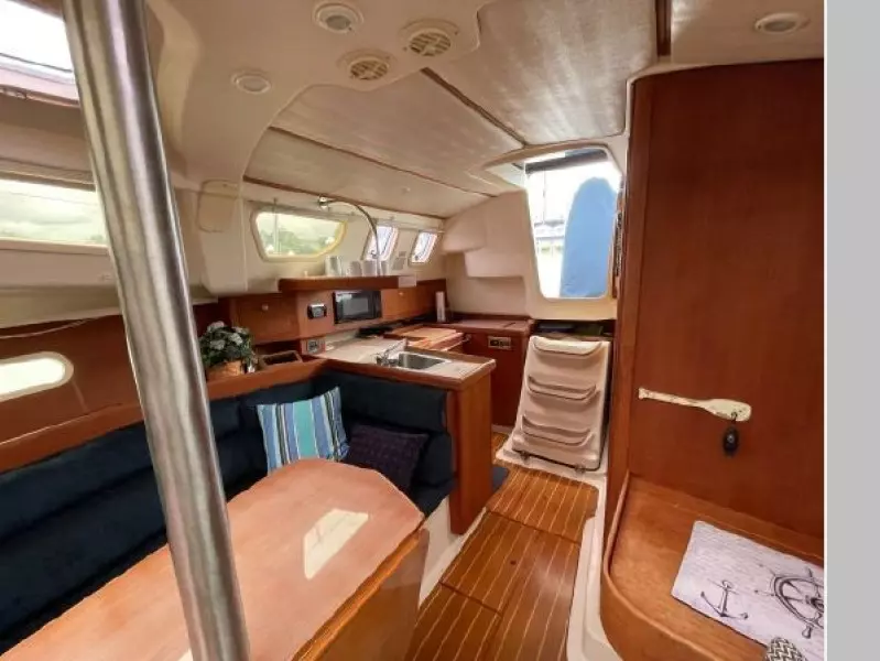 2001 Hunter Sloop