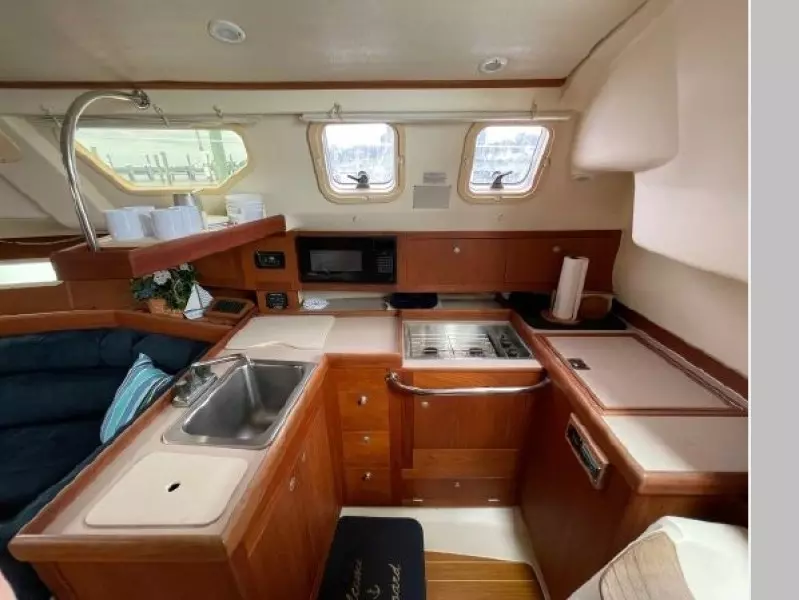 2001 Hunter Sloop