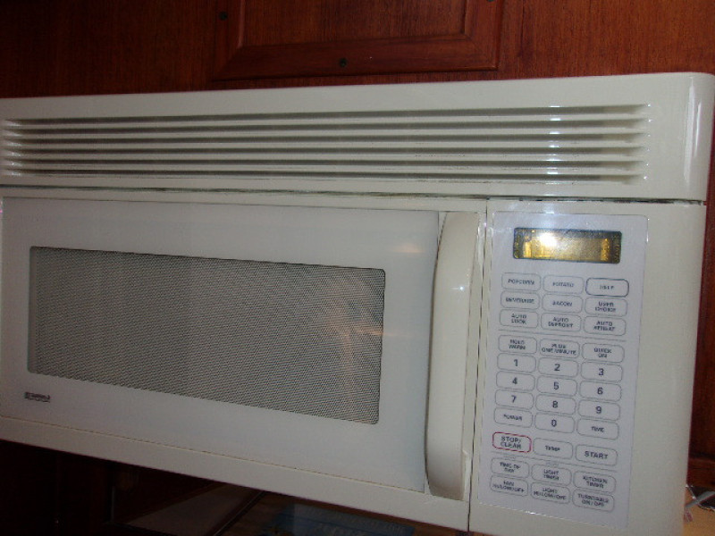 1985 Chris-Craft 425