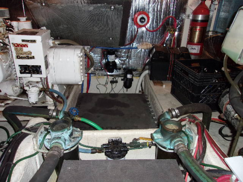 1985 Chris-Craft 425