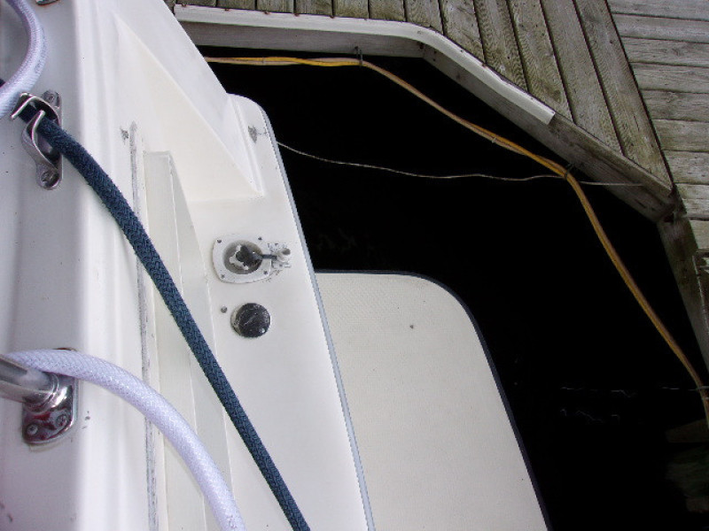 1985 Chris-Craft 425