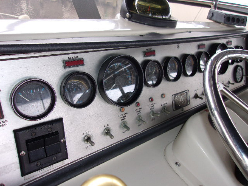 1985 Chris-Craft 425
