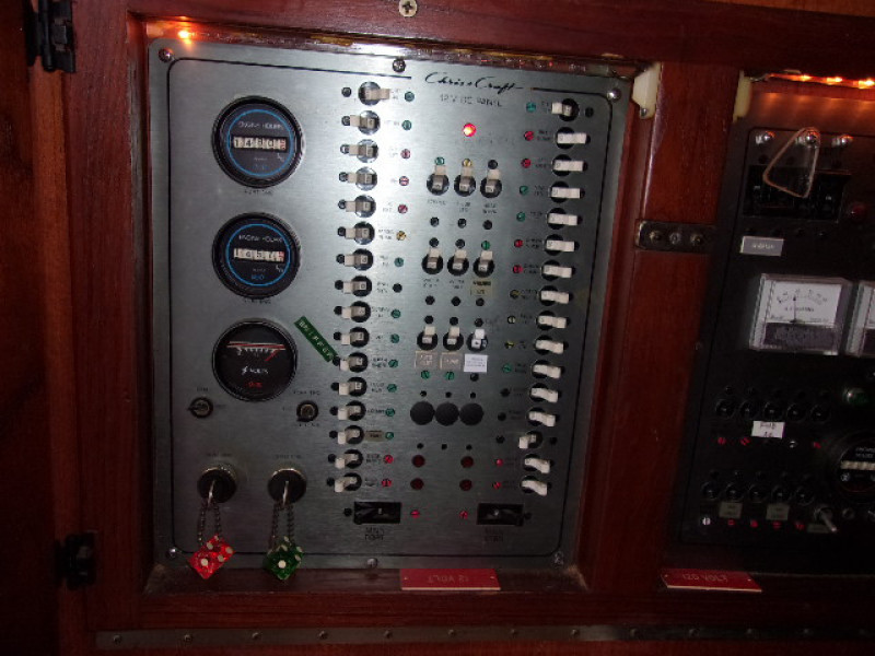 1985 Chris-Craft 425