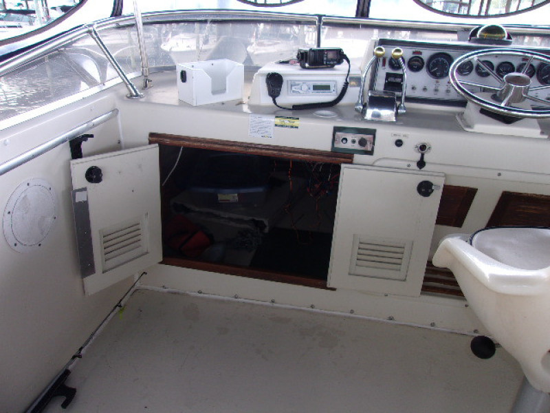 1985 Chris-Craft 425