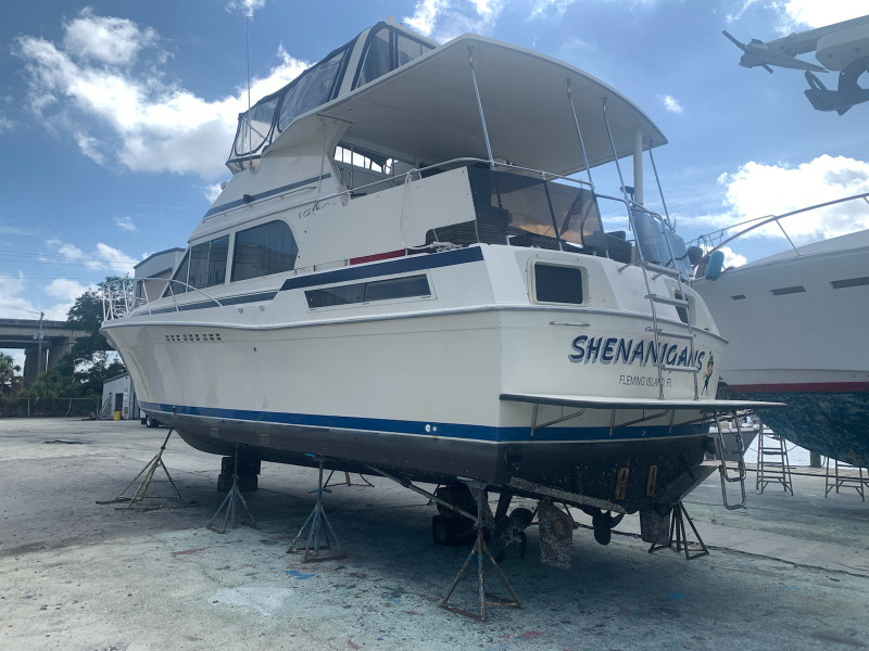 1985 Chris-Craft 425