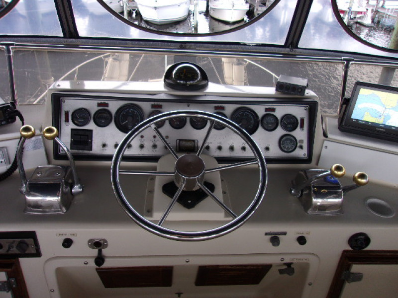1985 Chris-Craft 425