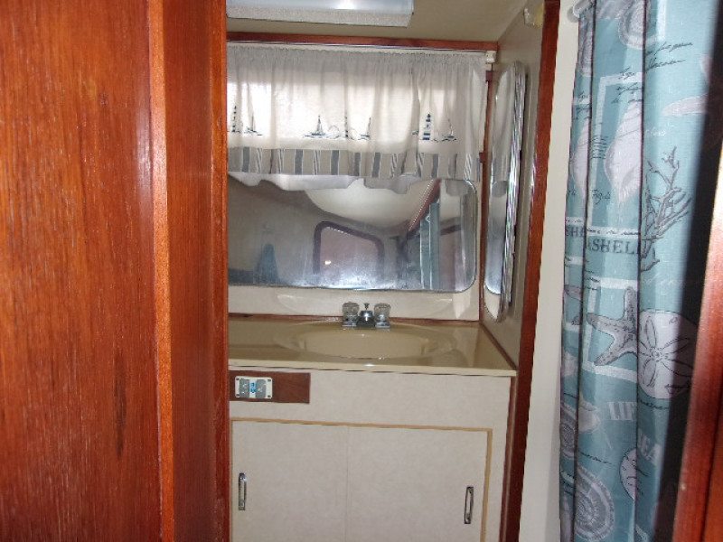 1985 Chris-Craft 425