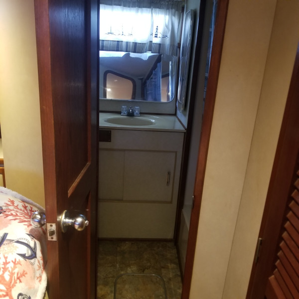1985 Chris-Craft 425