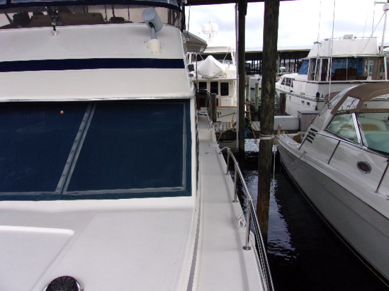 1985 Chris-Craft 425