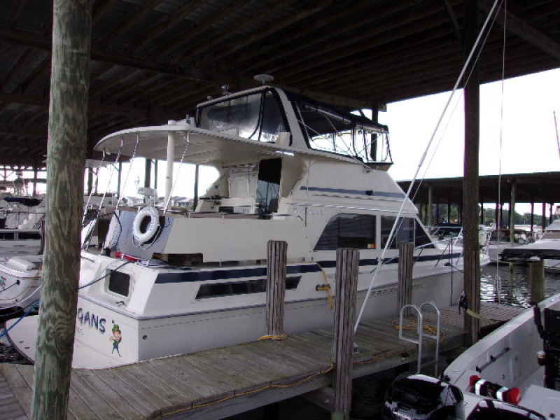 1985 Chris-Craft 425