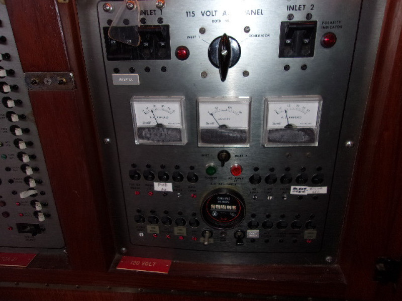 1985 Chris-Craft 425