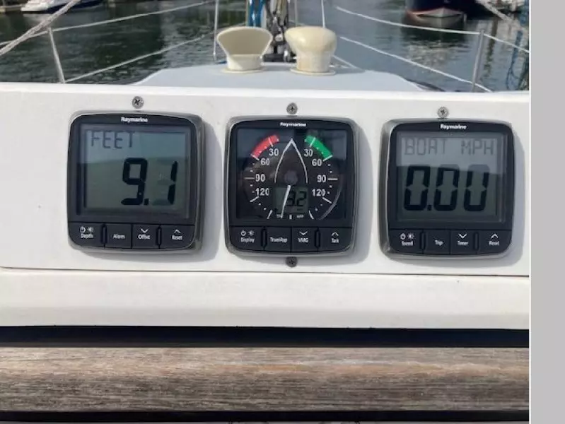 2001 Hunter 320