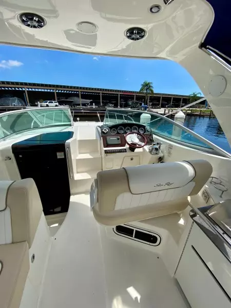 31ft Sea Ray Yacht For Sale