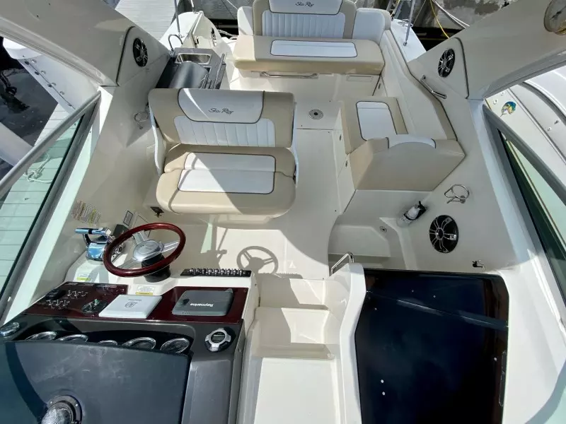31ft Sea Ray Yacht For Sale