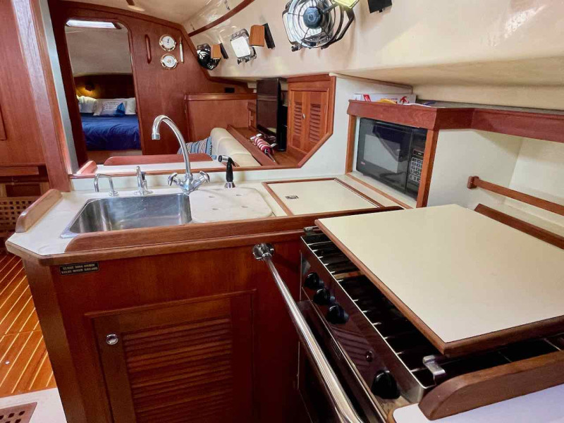 2001 Island Packet 380