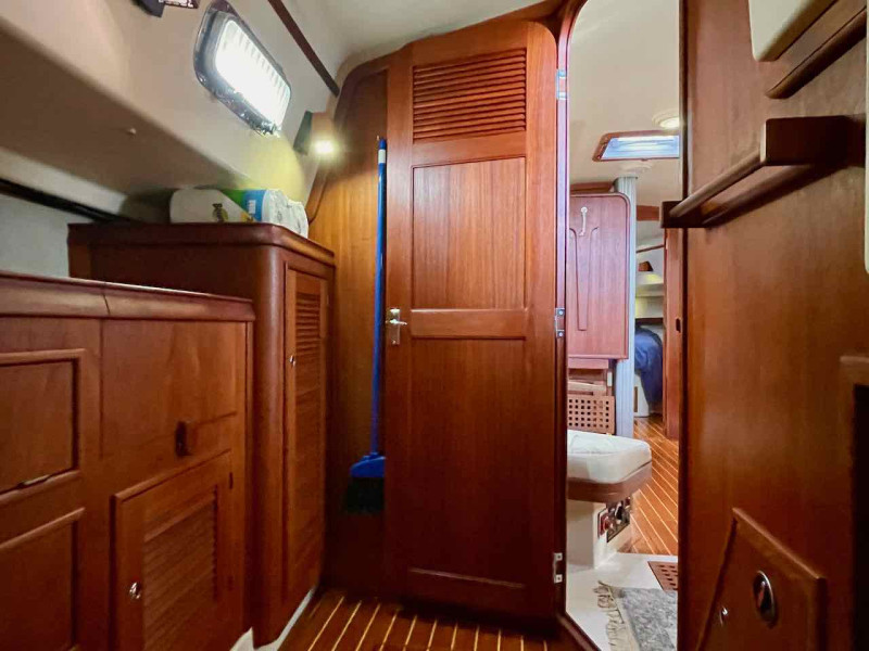 2001 Island Packet 380