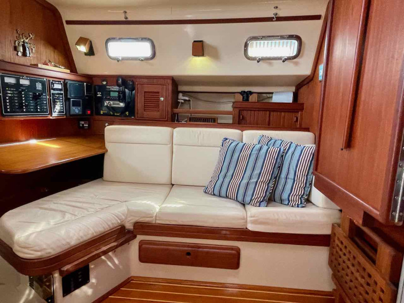 2001 Island Packet 380