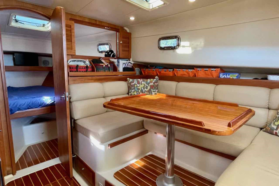 2004 Mainship 34