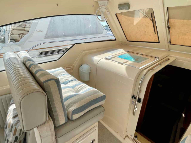 2004 Mainship 34