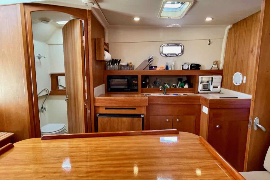 2004 Mainship 34