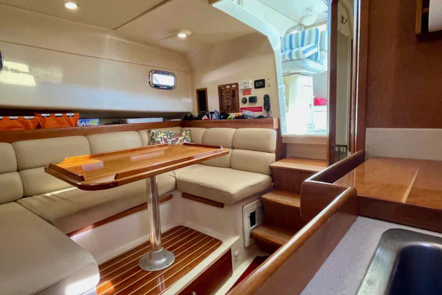 2004 Mainship 34