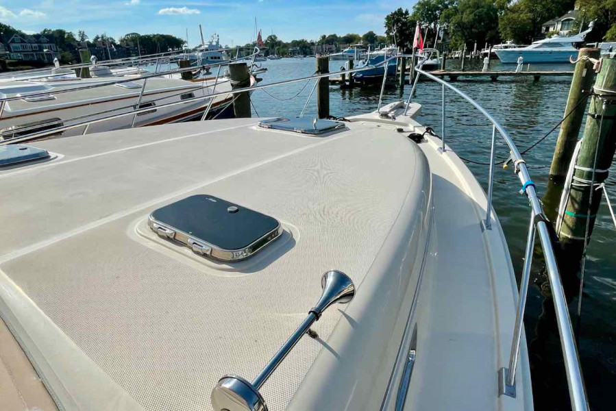2004 Mainship 34