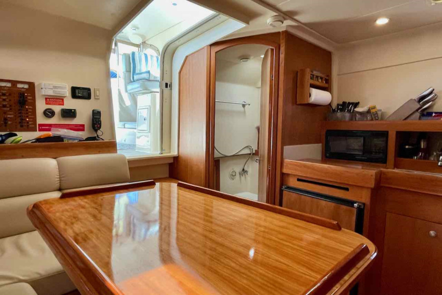 2004 Mainship 34