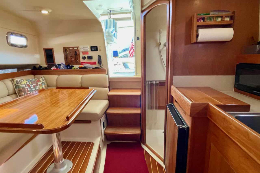 2004 Mainship 34