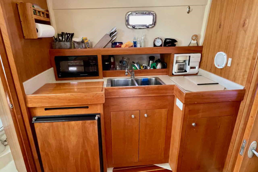 2004 Mainship 34
