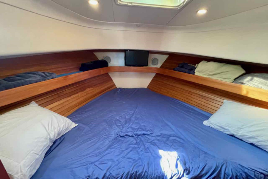 2004 Mainship 34