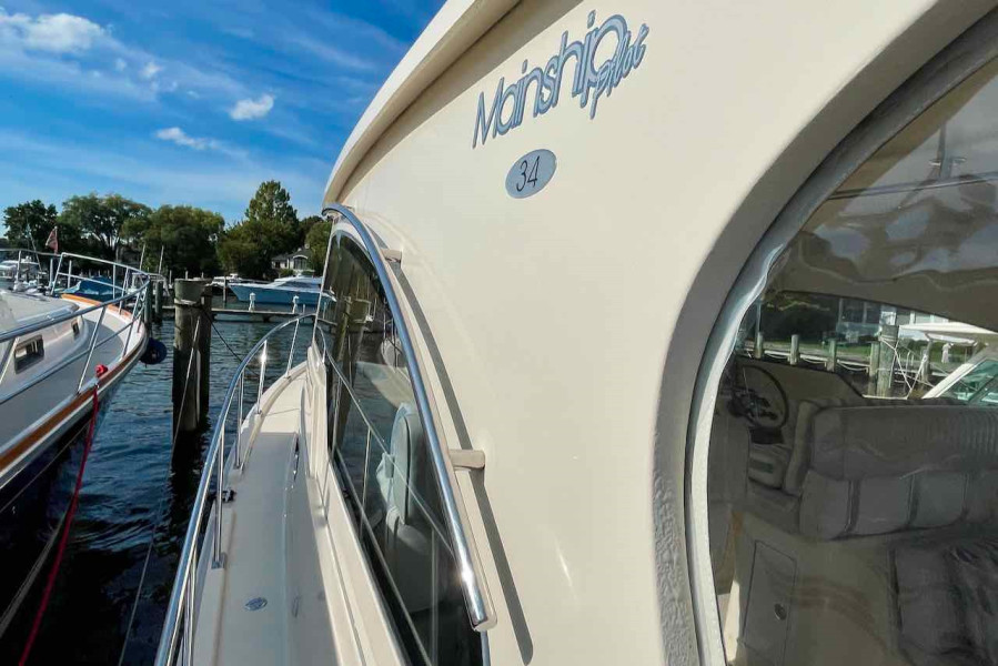 2004 Mainship 34