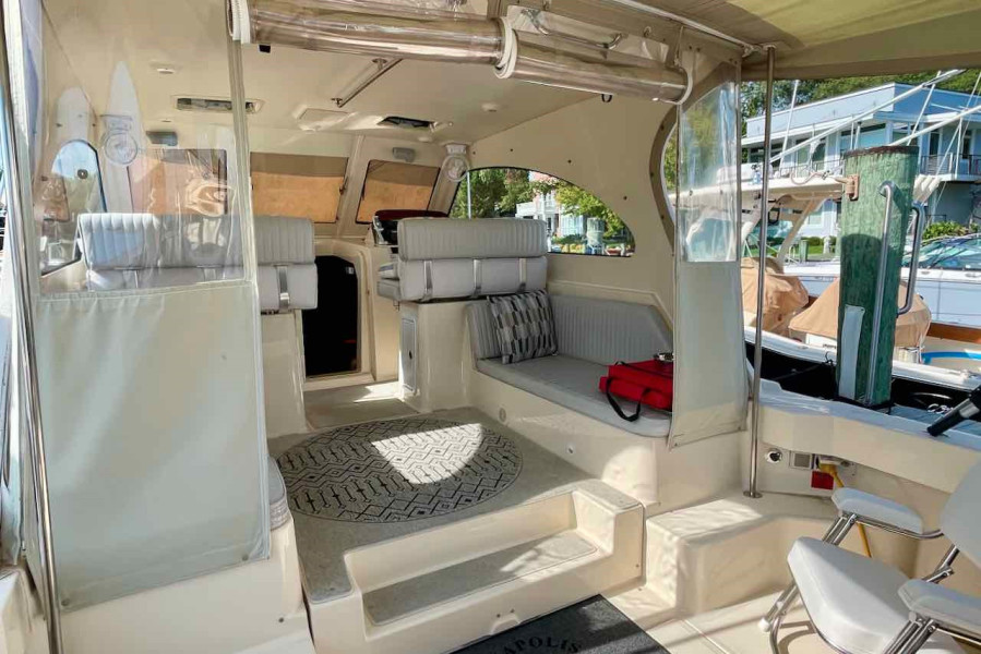 2004 Mainship 34